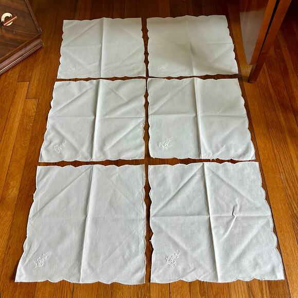 Vintage White Embroidered Cloth Napkins Set of 6 with Scalloped Edges - Picture 7 of 10